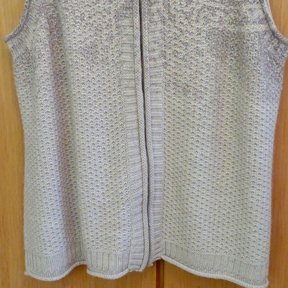 +SZ Coldwater Creek SZ 1X Grey Patterned Zip Front Vest. - Picture 4 of 8